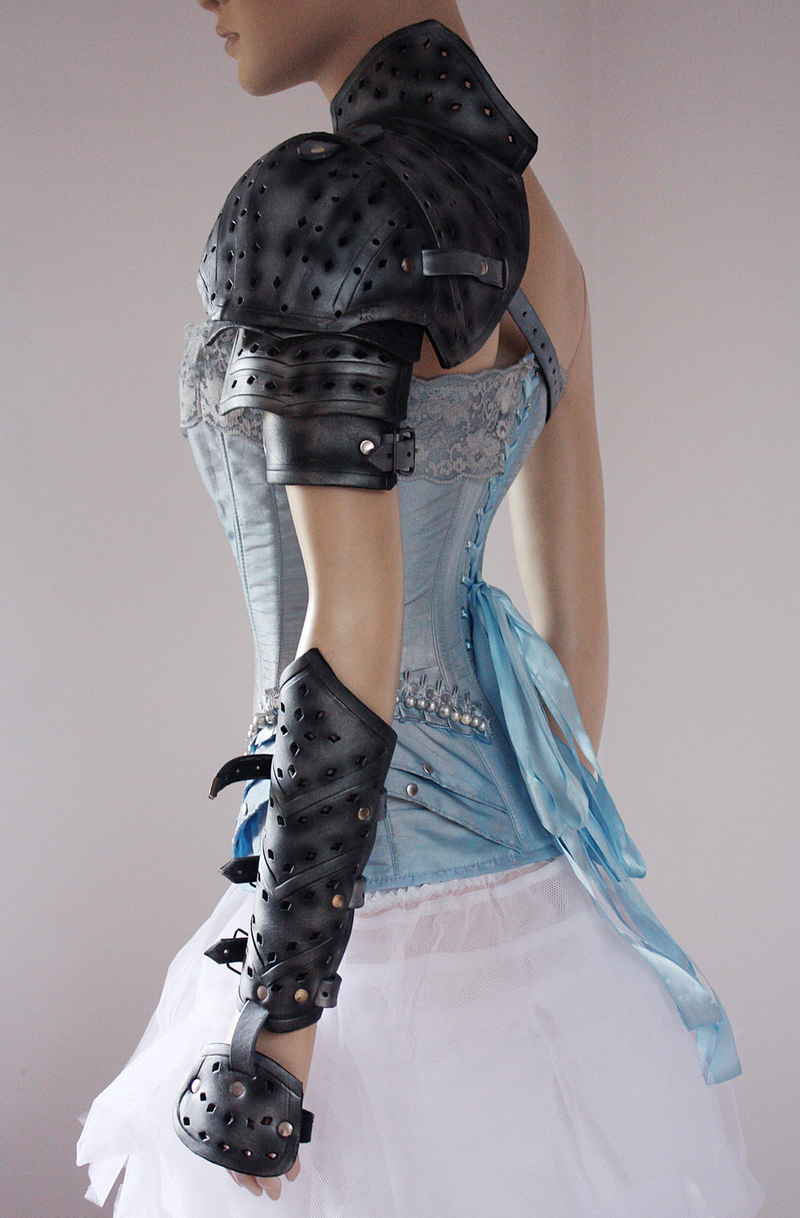 Illustration for article titled Medieval armor goes high fashion -- and looks fantastic